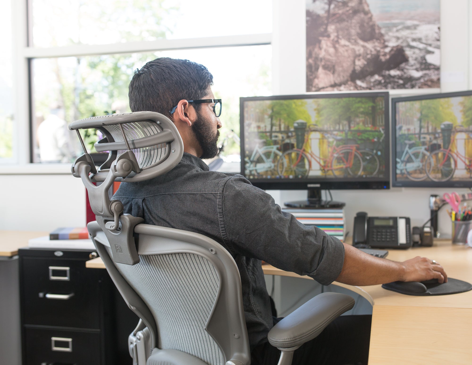 Why Your Office Chair Should Have a Headrest